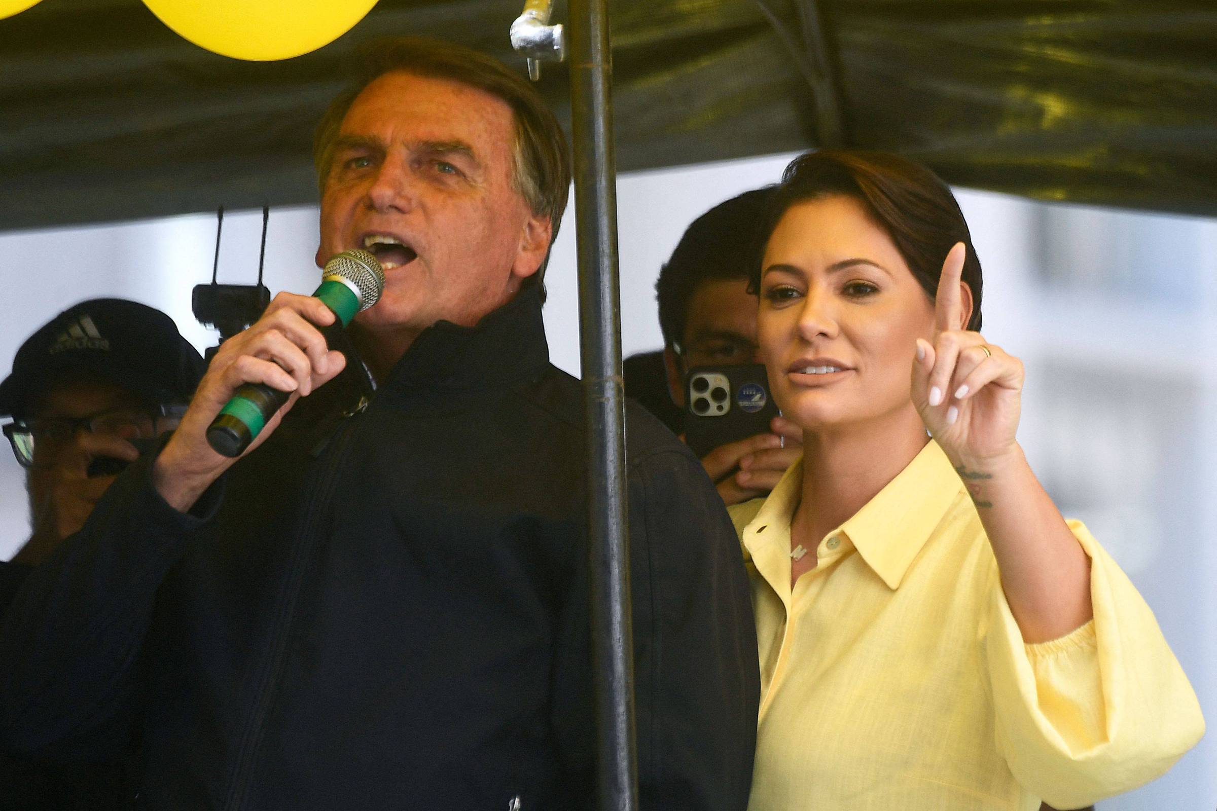 BOLSONARO E MICHELE ABERTUA DA CAMPANHA